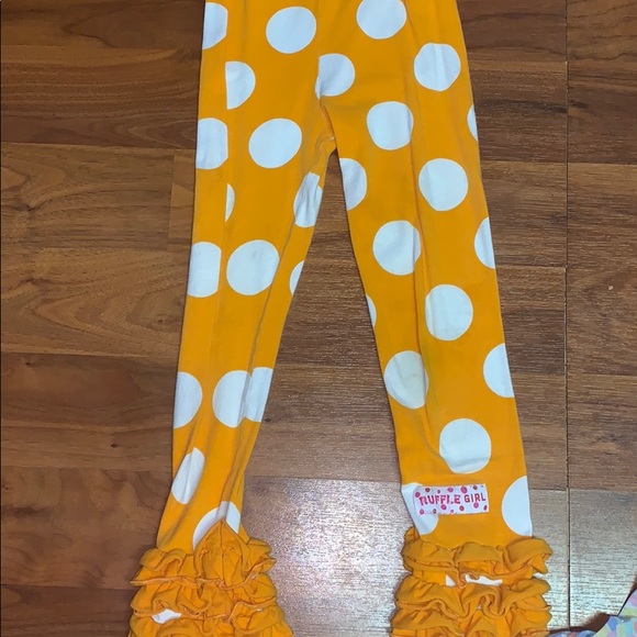 Ruffle girl - Picture 2 of 2